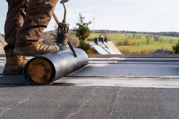 Flat Roof Tar Repair in West Hartford